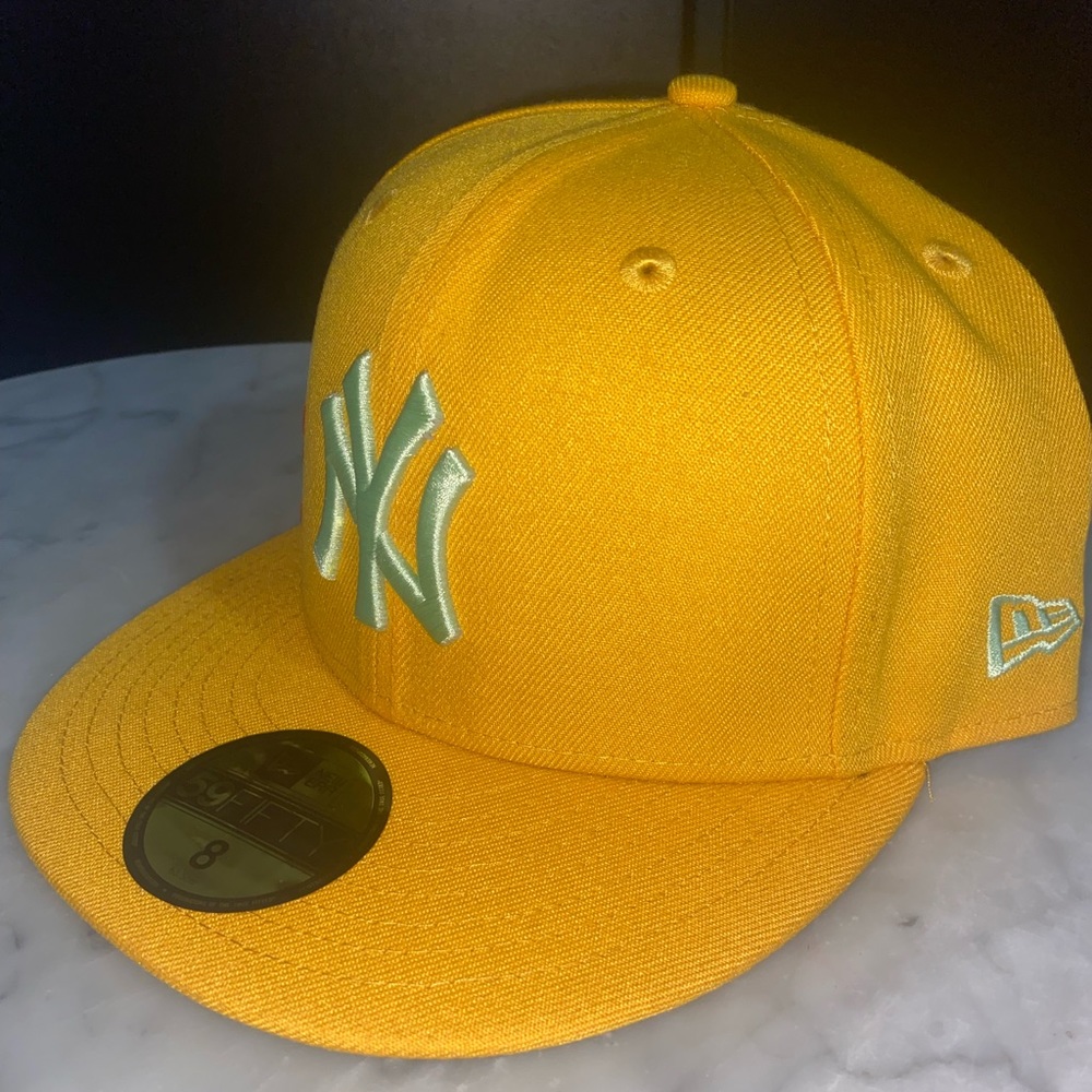 New York Yankees New Era 59FIFTY fitted hat. Size 8. - Picture 2 of 5